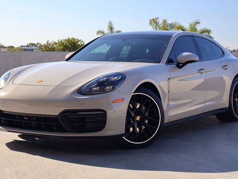 Certified 2022 Porsche Panamera Platinum Edition image 1
