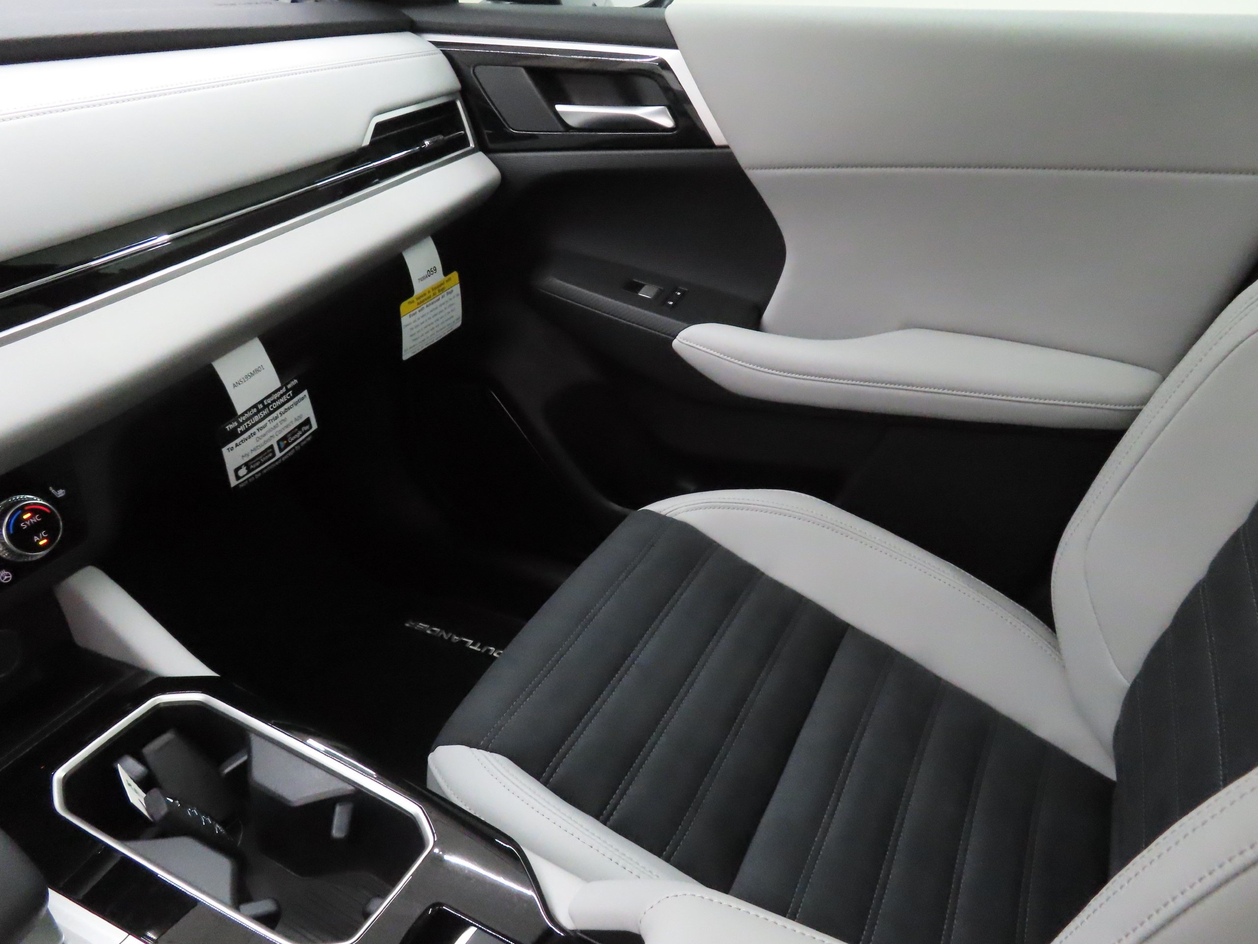 New 2026 Mitsubishi Outlander SE FWD image 19