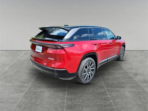 Used 2025 Jeep Wagoneer S Limited image 3