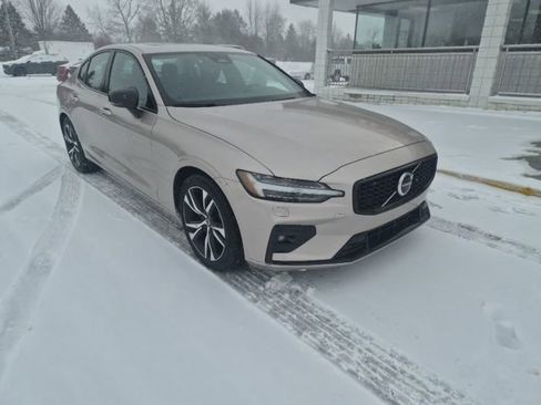 Used 2024 Volvo S60 B5 Core image 3