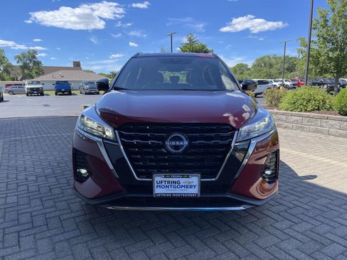 Used 2023 Nissan Kicks SR w/ SR Premium Package FWD image 8
