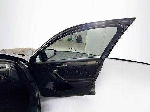 Used 2023 Volkswagen Tiguan SE FWD image 30