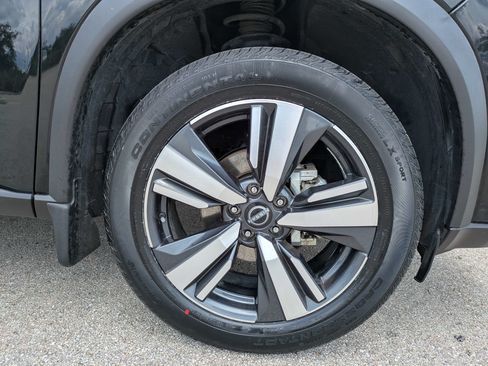 Used 2024 Nissan Rogue SL FWD image 11