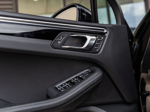 Certified 2026 Porsche Macan AWD/4WD image 23