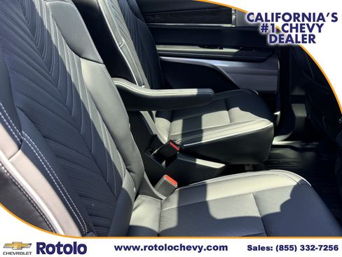 Used 2026 Cadillac Vistiq Platinum w/ LPO, Floor Liner Package AWD/4WD image 10