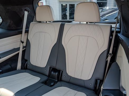 Used 2025 BMW X7 M60i image 21