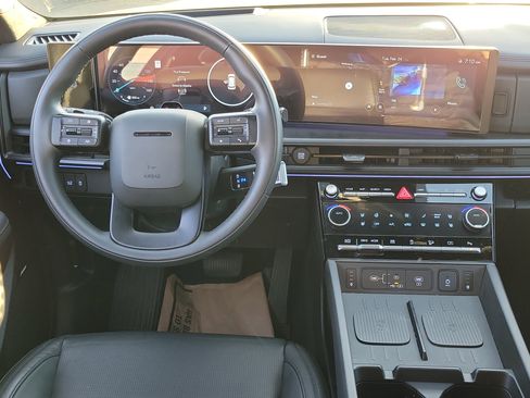 Certified 2025 Hyundai Santa Fe Calligraphy image 6