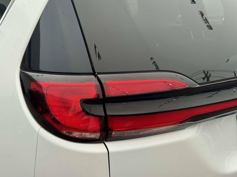 Used 2021 Chrysler Pacifica Touring-L FWD image 11