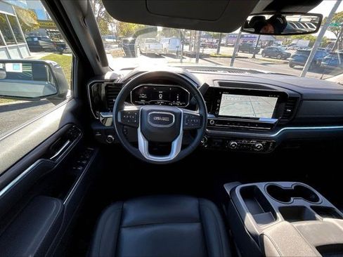 Certified 2025 GMC Sierra 1500 SLT RWD image 18