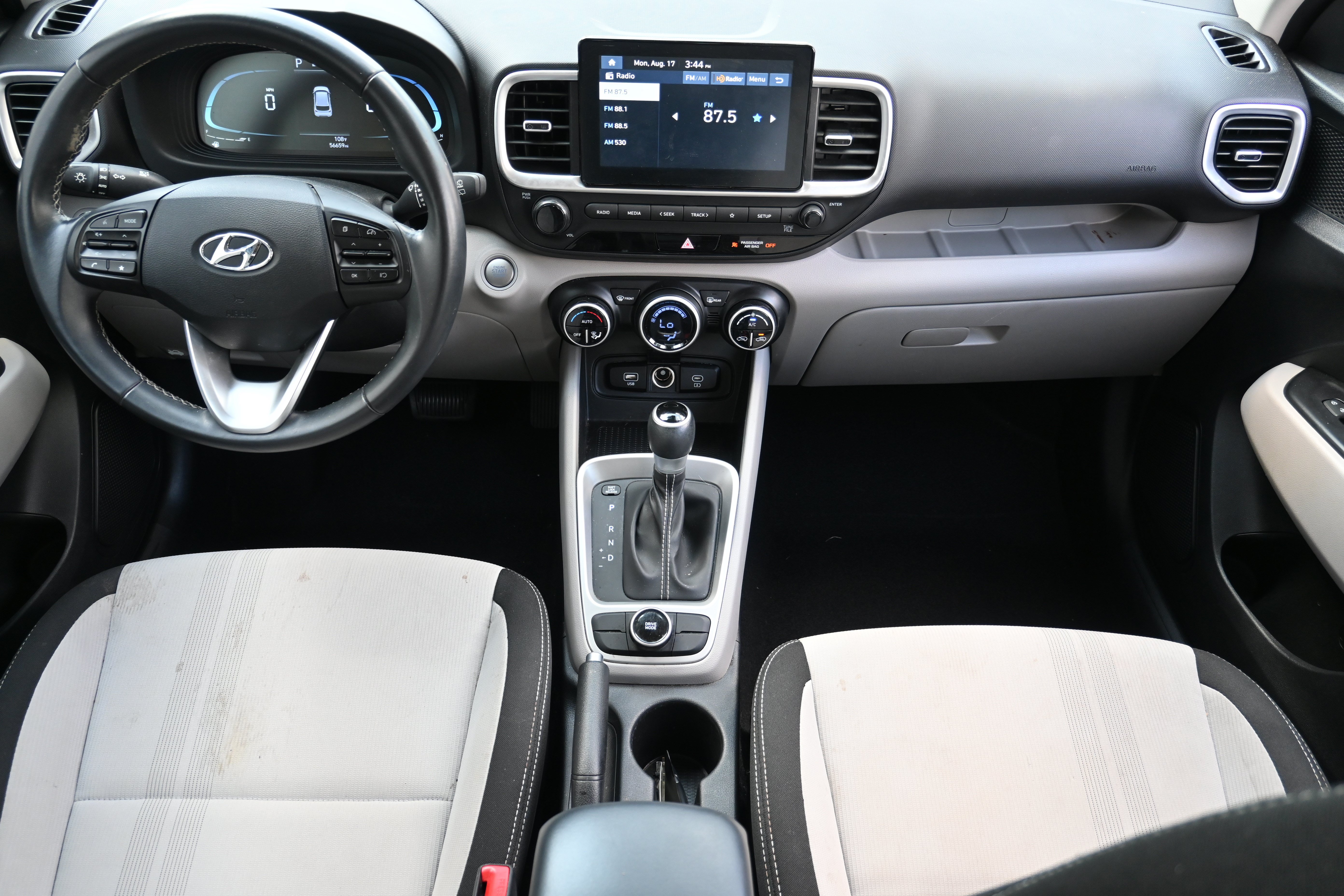 Used 2024 Hyundai Venue SEL FWD image 31