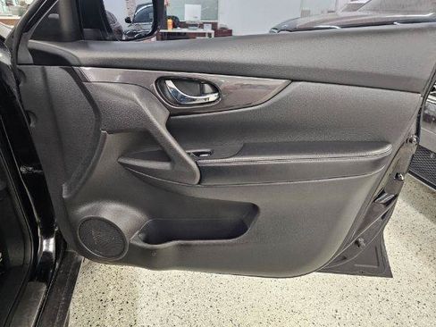 Used 2018 Nissan Rogue SV AWD/4WD image 29