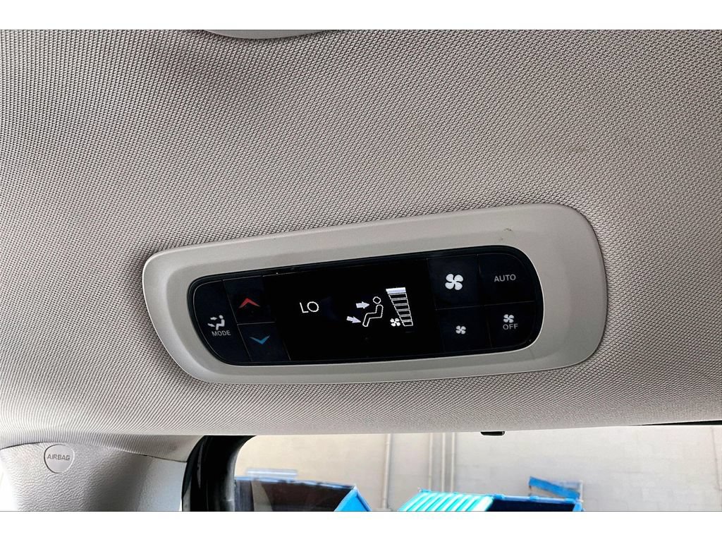 Used 2024 Chrysler Pacifica Touring-L FWD image 13