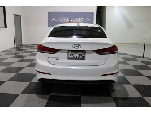 Used 2017 Hyundai Elantra SE image 5