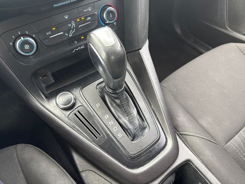 Used 2016 Ford Focus SE w/ SE Sport Package FWD image 25