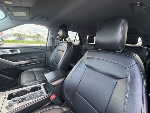 Used 2023 Ford Explorer Limited w/ Equipment Group 301A AWD/4WD image 13