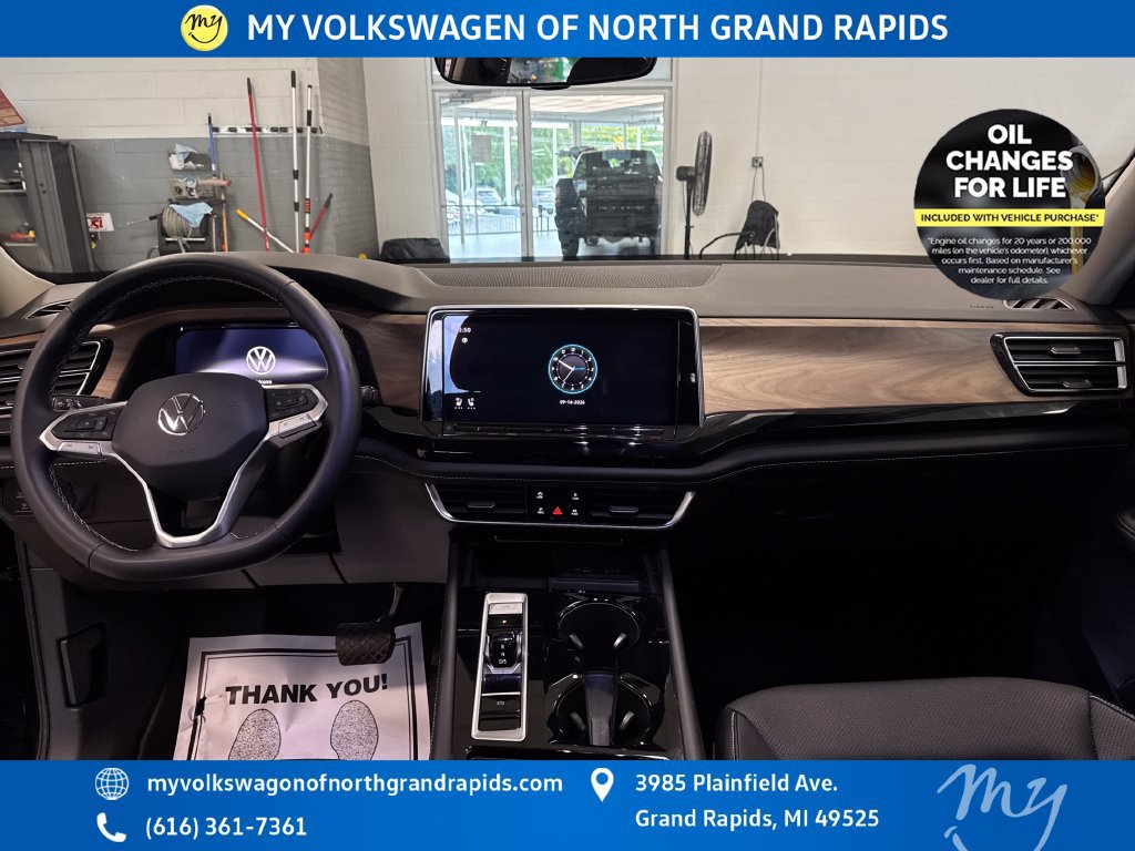 Used 2024 Volkswagen Atlas SE AWD/4WD image 13