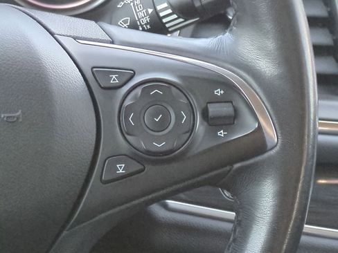 Used 2021 Buick Enclave Essence image 24