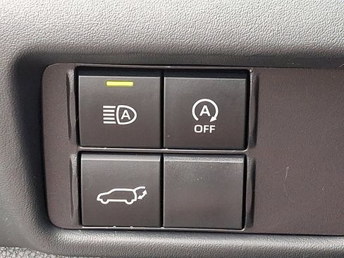 Used 2024 Toyota Highlander LE AWD/4WD image 24