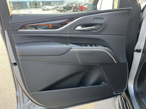 Used 2023 Cadillac Escalade Premium Luxury AWD/4WD image 19