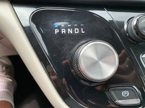 Used 2018 Chrysler Pacifica Touring Plus image 21