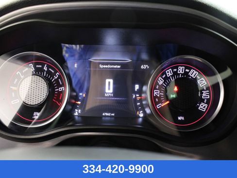 Used 2020 Dodge Challenger SXT image 9
