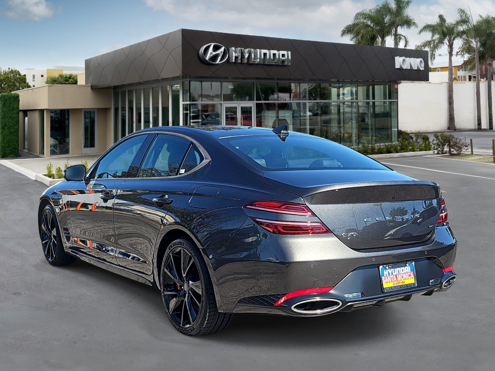 Used 2023 Genesis G70 3.3T w/ Sport Prestige Package RWD image 5