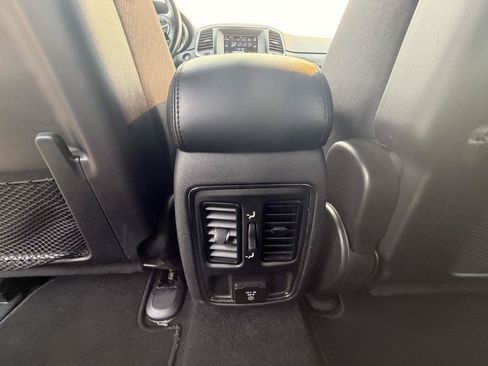Used 2020 Jeep Grand Cherokee Laredo w/ Security & Convenience Group AWD/4WD image 27