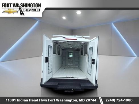 Used 2019 Chevrolet Express 3500 w/ Power Convenience Package RWD image 8