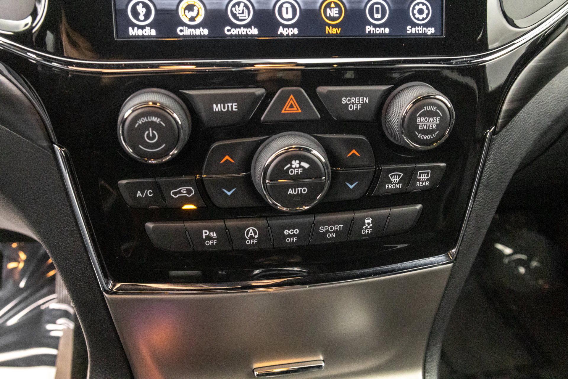 Used 2022 Jeep Grand Cherokee Laredo X AWD/4WD image 30