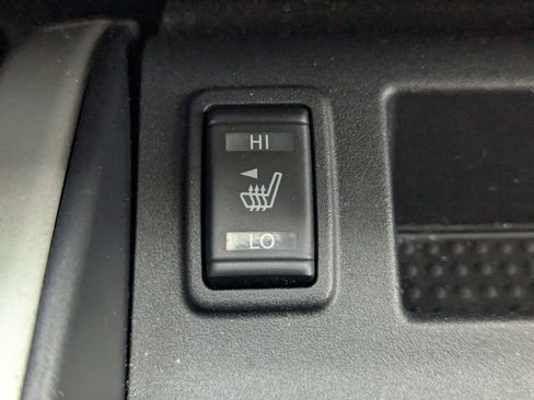 Used 2021 Nissan Titan SV w/ SV Convenience Package image 24