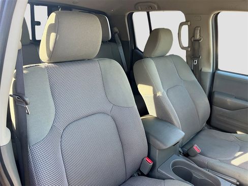 Used 2020 Nissan Frontier SV image 26