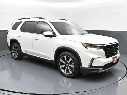 Used 2023 Honda Pilot Touring image 2