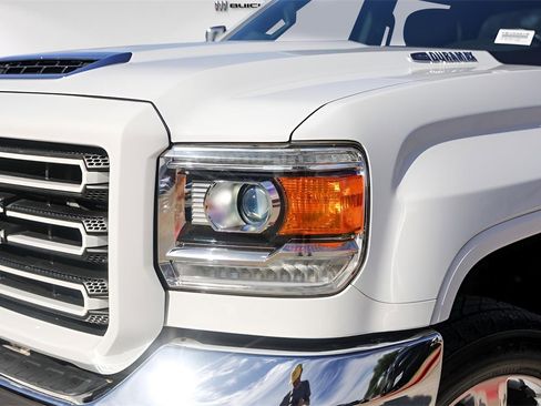 Used 2018 GMC Sierra 2500 SLT w/ Duramax Plus Package image 3