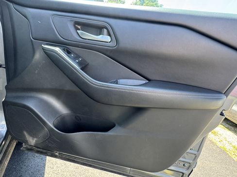 Used 2024 Nissan Rogue SV AWD/4WD image 13