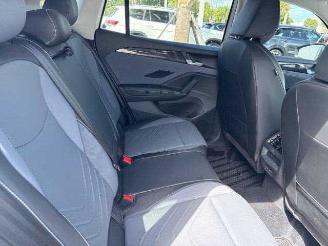 Used 2025 Volkswagen Tiguan SE FWD image 11