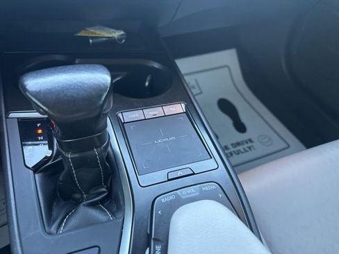 Used 2022 Lexus UX 200 FWD image 42