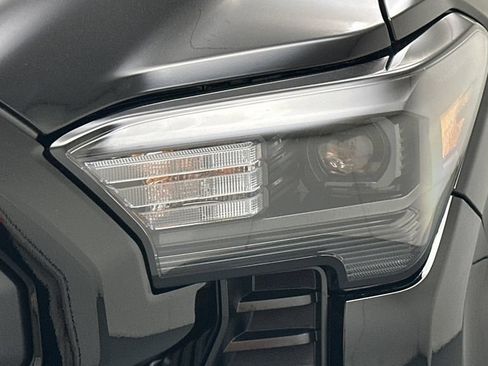 Certified 2024 Toyota Tacoma SR5 AWD/4WD image 21