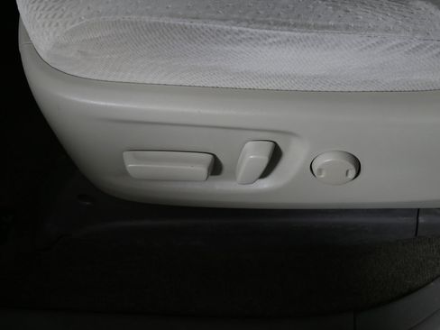 Used 2012 Toyota Sienna LE image 20