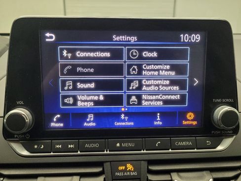 Used 2025 Nissan Altima 2.5 SV image 25