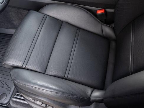 Used 2025 Porsche Cayenne Coupe image 25