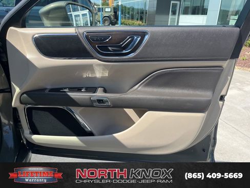 Used 2017 Lincoln Continental Select FWD image 29