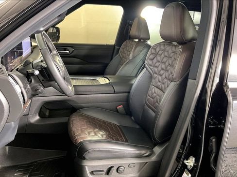 Used 2025 Nissan Armada Platinum Reserve AWD/4WD image 34