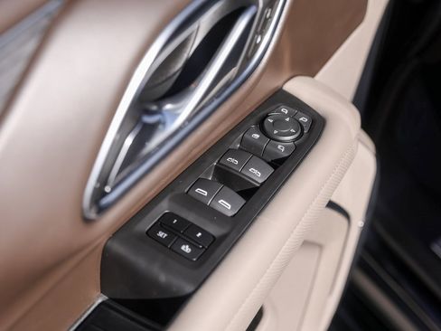 Used 2021 GMC Yukon SLT w/ SLT Luxury Plus Package image 34