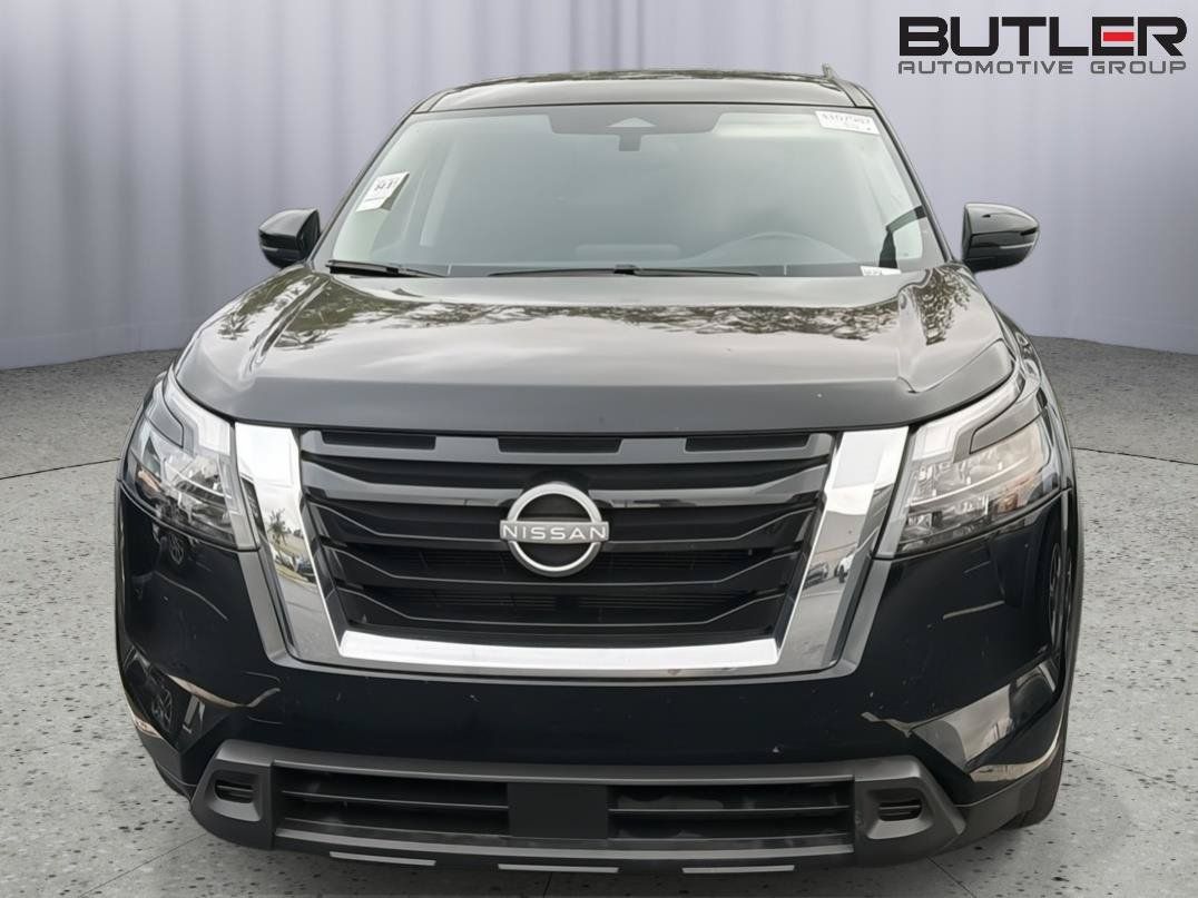 Used 2025 Nissan Pathfinder SV FWD image 4