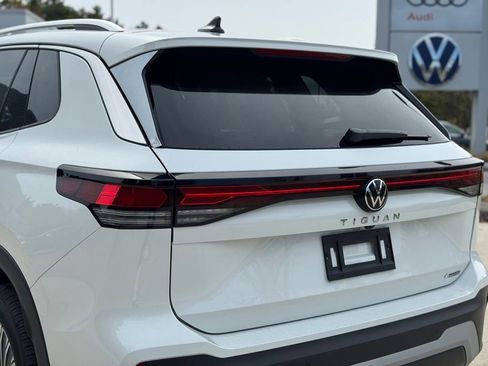 New 2025 Volkswagen Tiguan S image 13