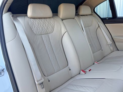 Used 2020 BMW 750i xDrive w/ Executive Package image 39