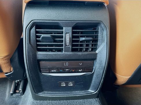 Used 2023 BMW 330i Sedan w/ Premium Package image 24