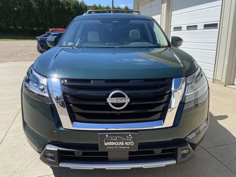 Used 2024 Nissan Pathfinder SL w/ SL Premium Package AWD/4WD image 3