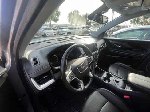 Used 2024 GMC Terrain SLT image 37