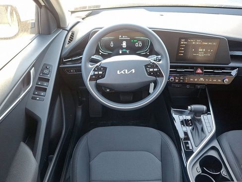 New 2025 Kia Niro LX image 7